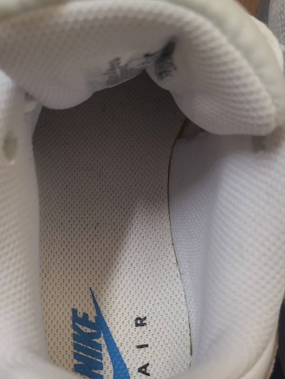 Nike Kids White and Blue Low-Top Sneakers‎